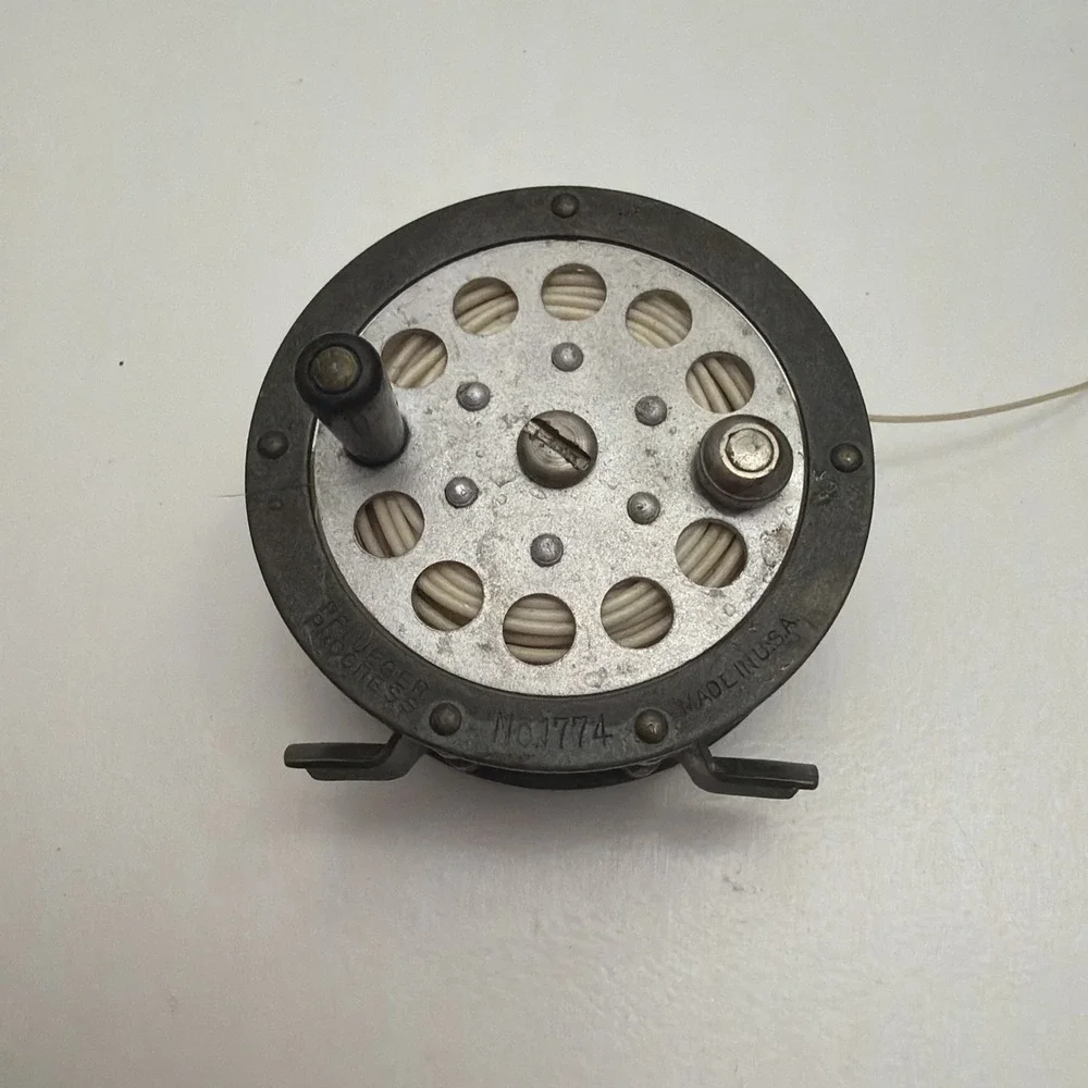VINTAGE ( PFLUEGER ) PROGRESS 1774 FLY REEL/ CLEAN 🫧/ SEE PHOTOS